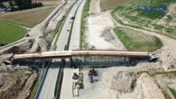 [VIDEO]: Postup prací na přeložce silnice 1/11 – úseku Třanovice—Nebory (červen 2021)